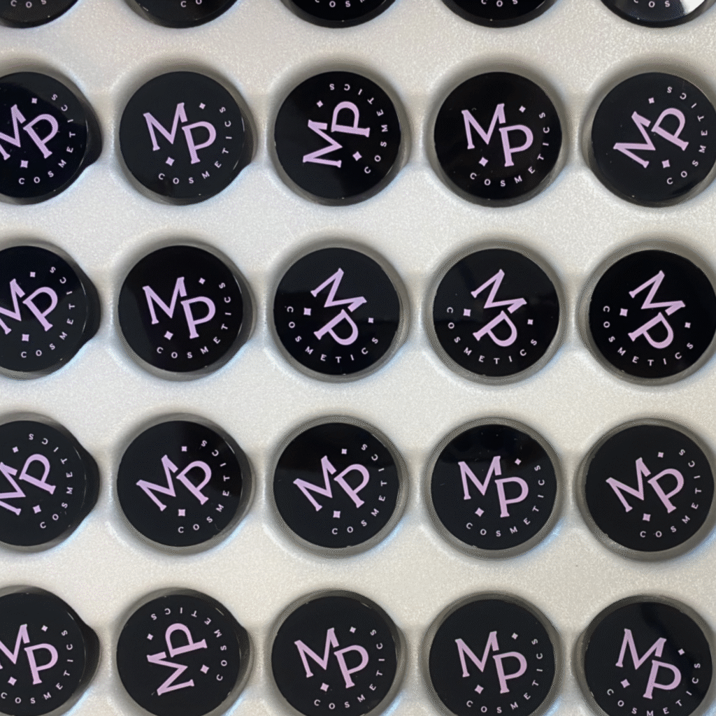 MP Cosmetics logoga lauvärvi musta värvi toorikud